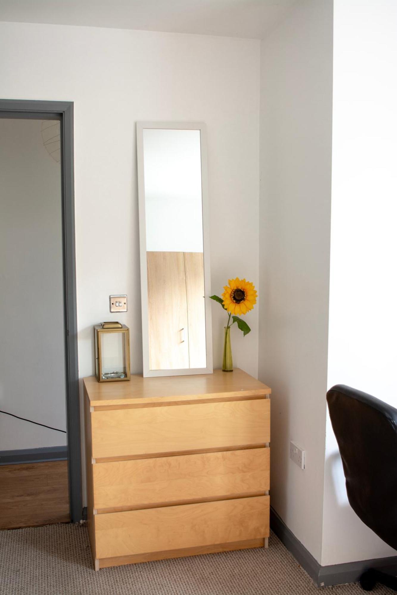 Well-Equipped 4 Bedroom House Close To City Centre ลีดส์ ภายนอก รูปภาพ