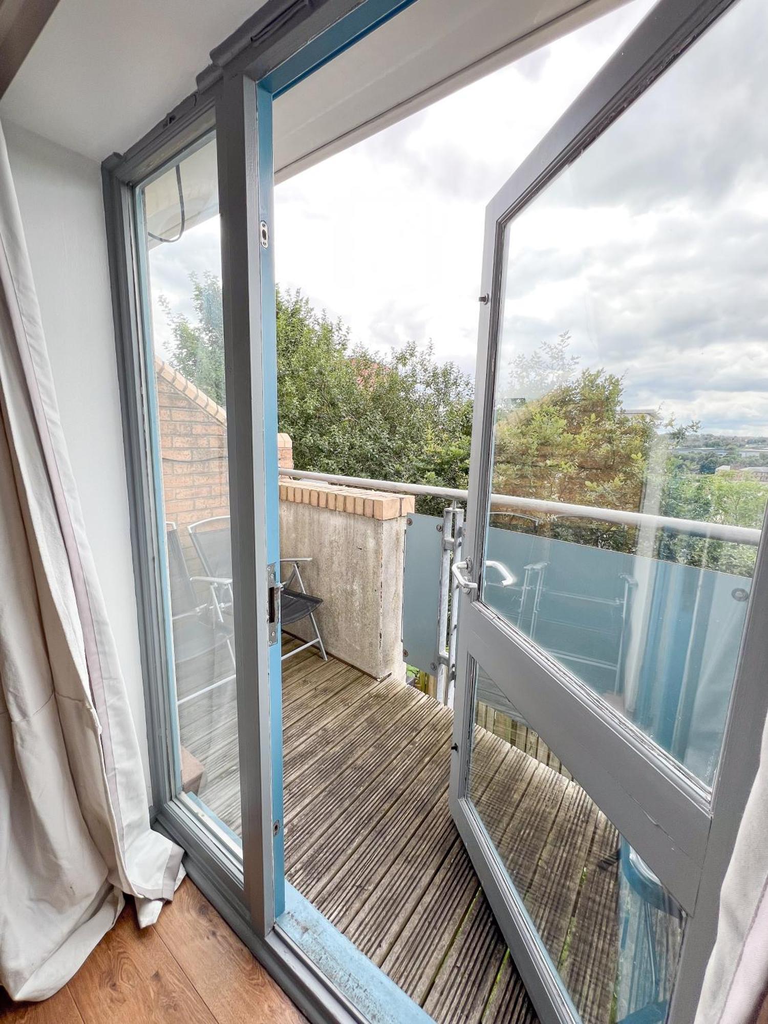 Well-Equipped 4 Bedroom House Close To City Centre ลีดส์ ภายนอก รูปภาพ