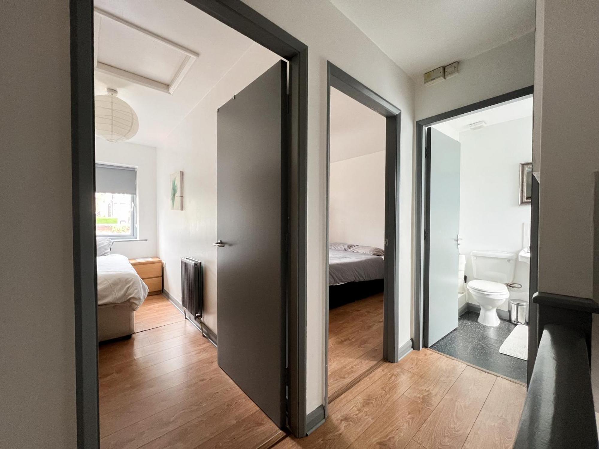 Well-Equipped 4 Bedroom House Close To City Centre ลีดส์ ภายนอก รูปภาพ